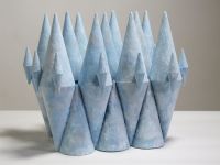 Wolkenschloss, Papier bemalt, 2011, H 40 cm