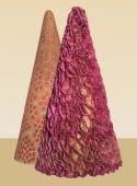 Umhüllung a, Kegel mit Kern; Papier, Keramik, 2013, H 65 cm